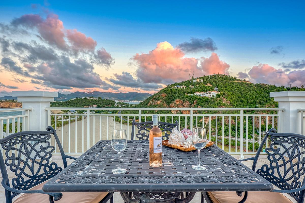 Luxury Pool Villa St Martin - Evening view